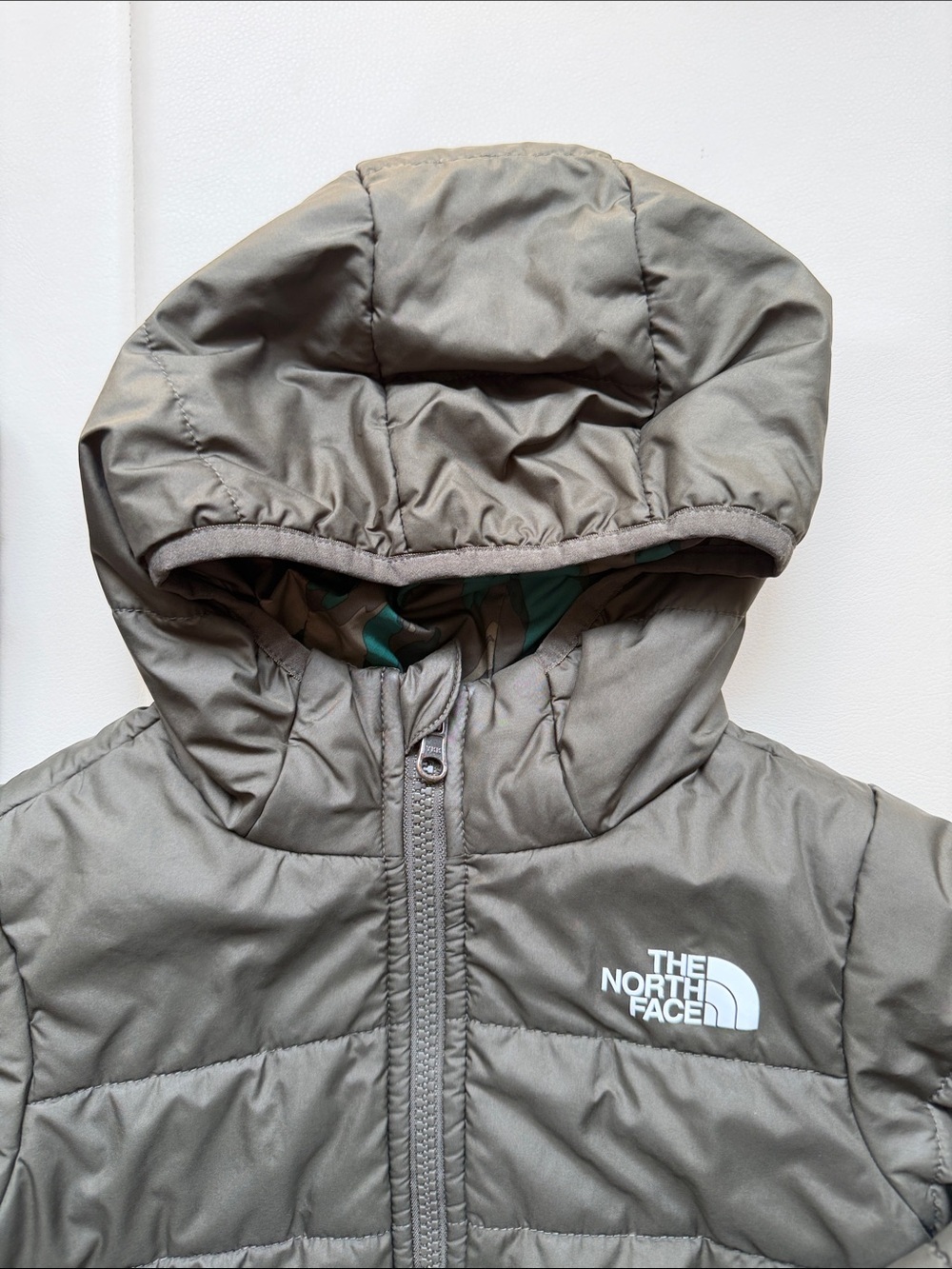 The North Face Boys Reversible Mossbud Swirl Insulated Hooded Jacket Camo Olive - Picture 2 of 5
